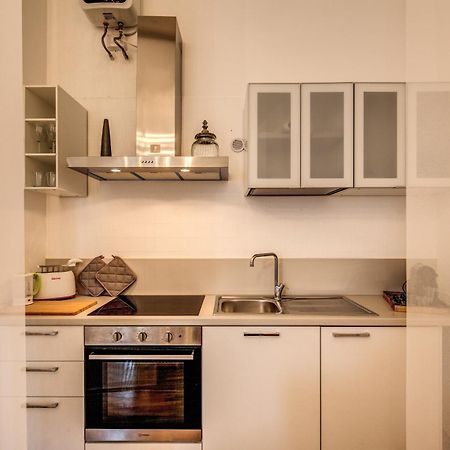 Elegant Apartment Behind The Colosseum Рим Екстериор снимка