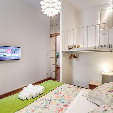 Elegant Apartment Behind The Colosseum Рим Екстериор снимка
