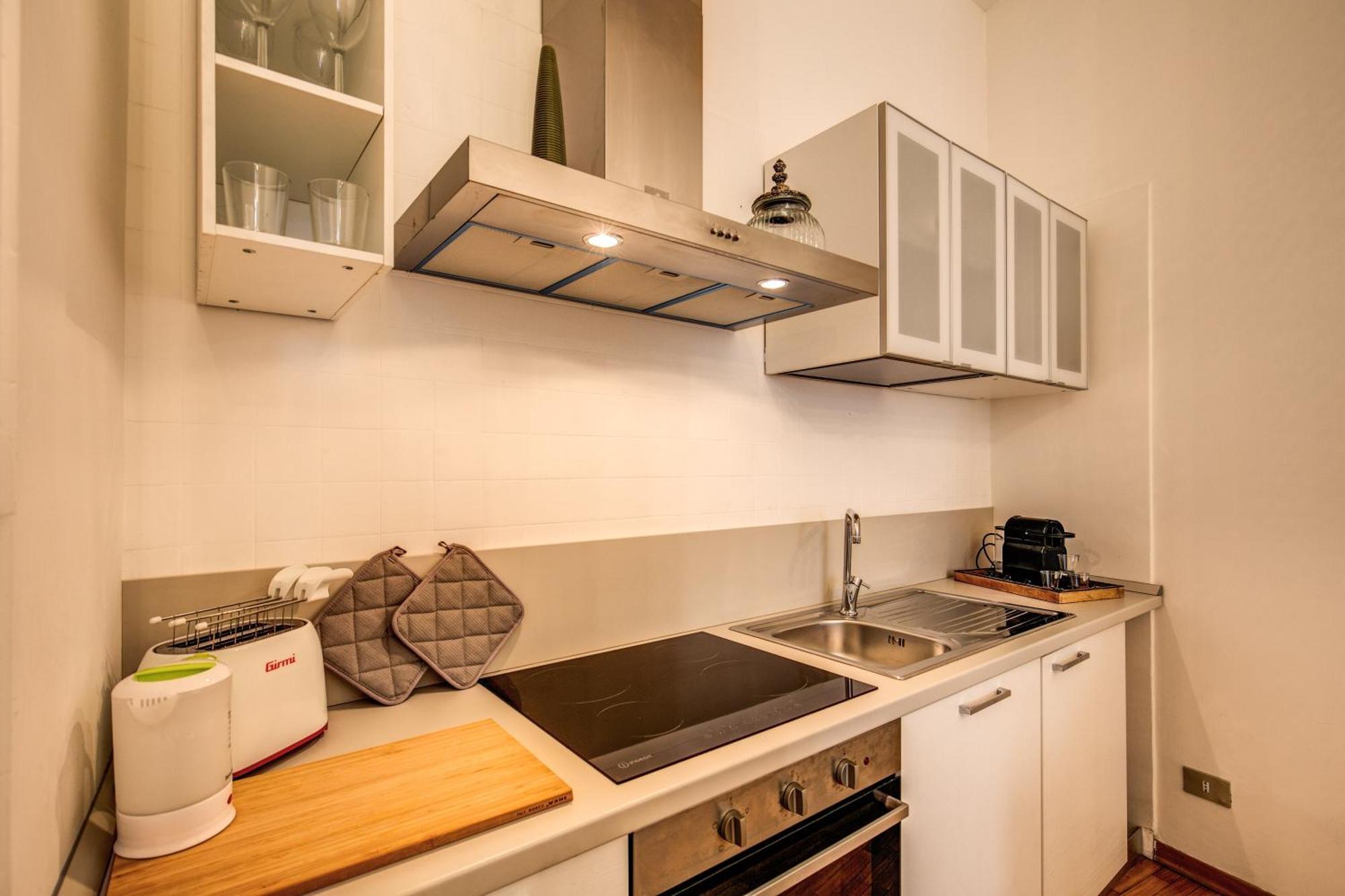 Elegant Apartment Behind The Colosseum Рим Екстериор снимка