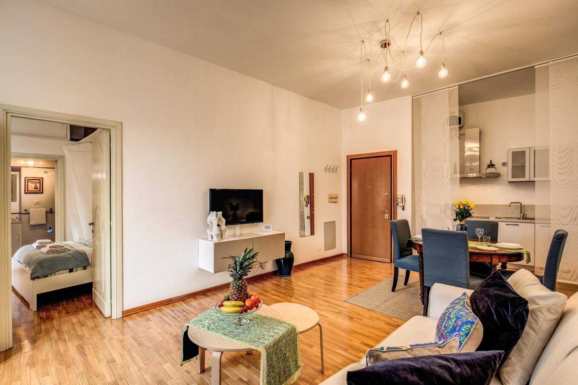 Elegant Apartment Behind The Colosseum Рим Екстериор снимка