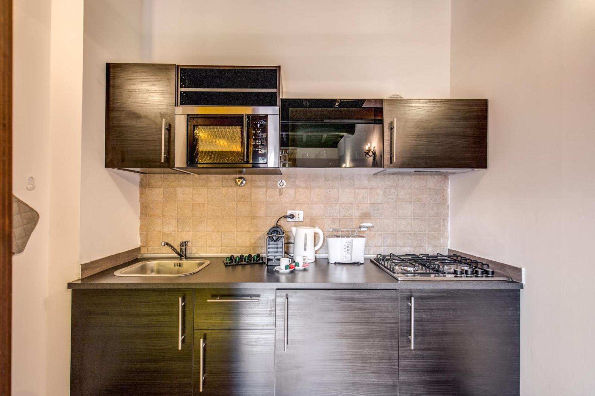 Elegant Apartment Behind The Colosseum Рим Екстериор снимка