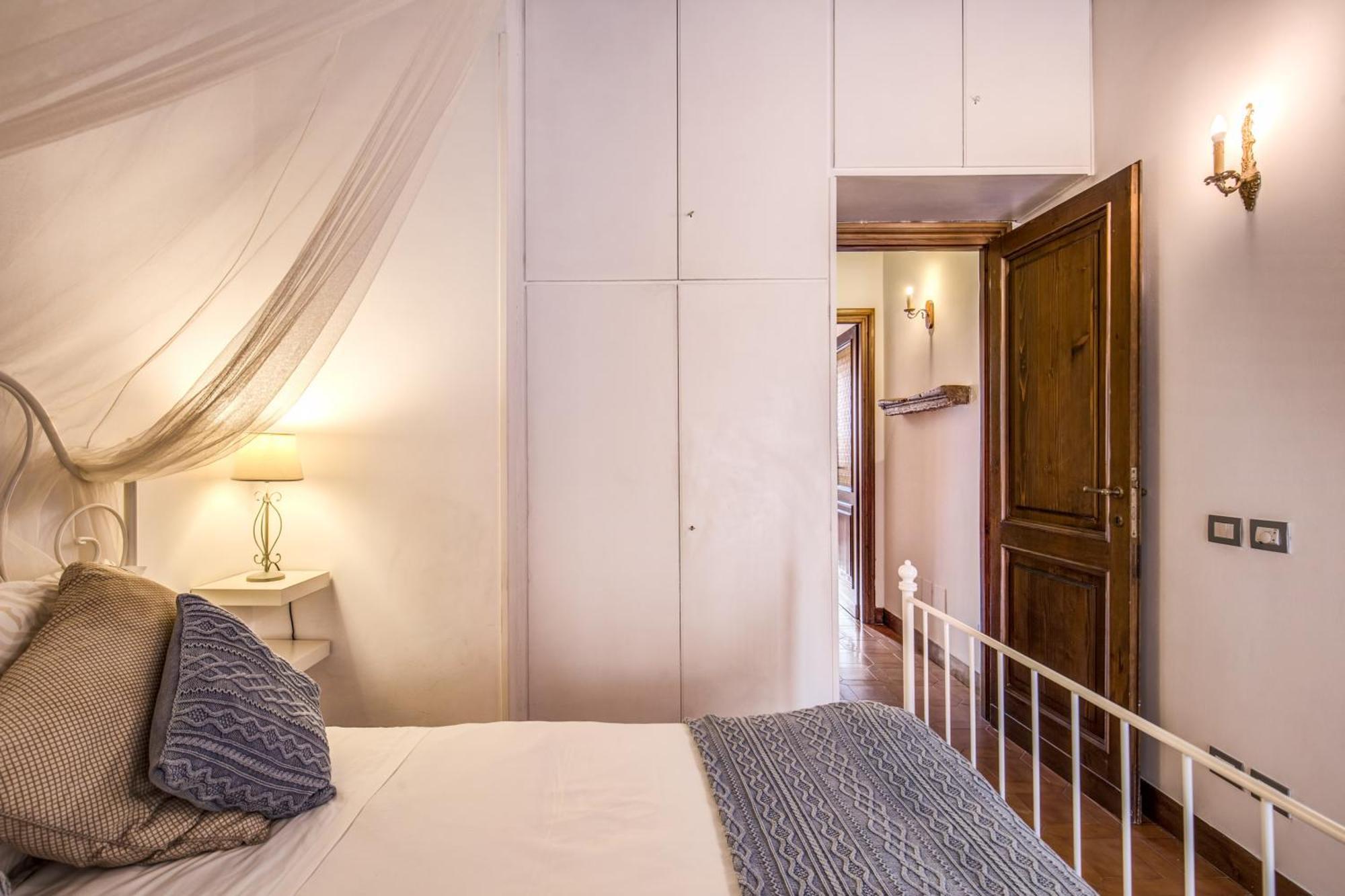 Elegant Apartment Behind The Colosseum Рим Екстериор снимка