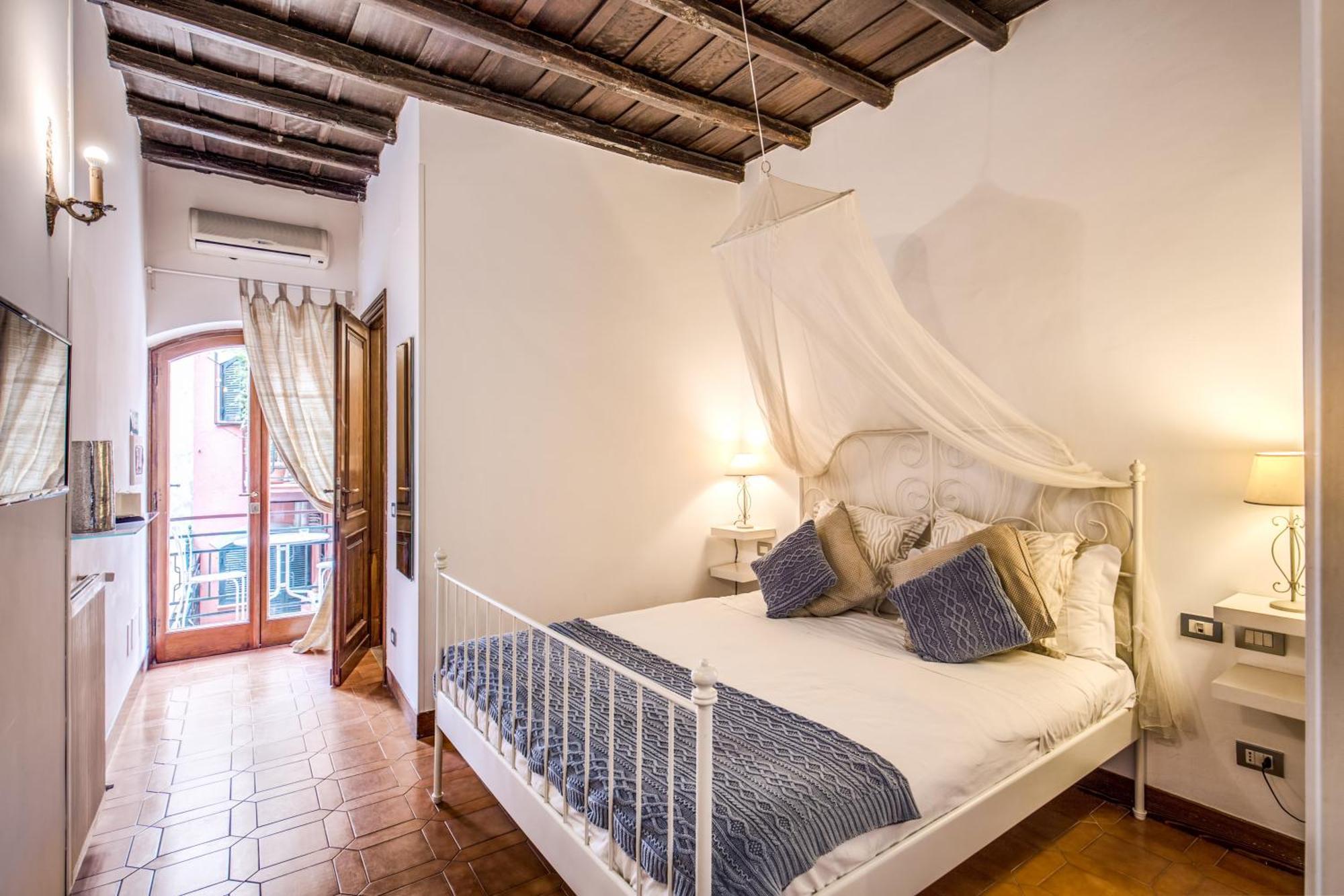Elegant Apartment Behind The Colosseum Рим Екстериор снимка