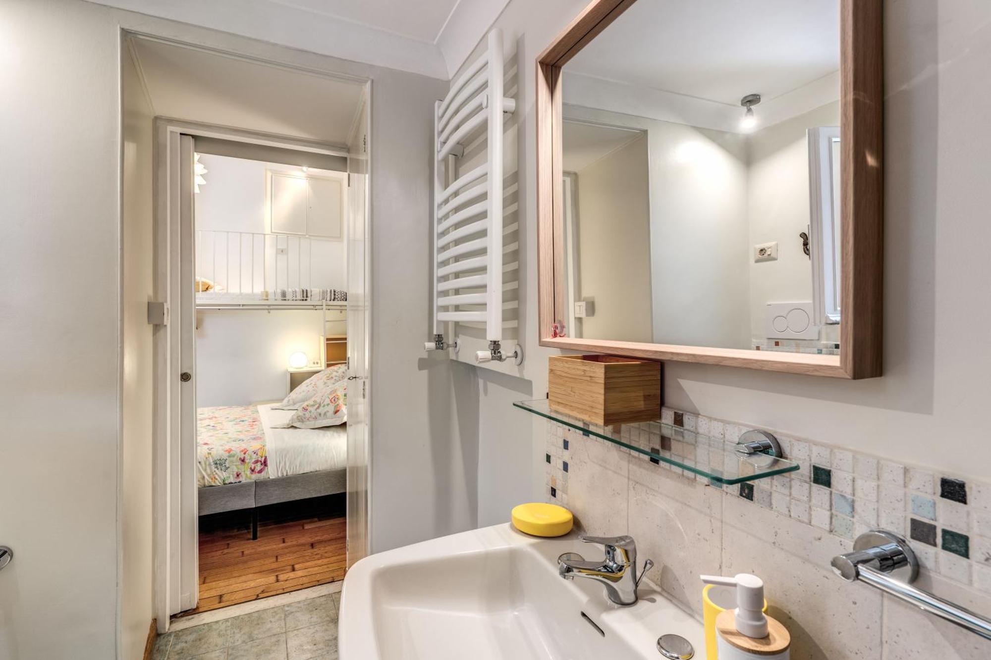 Elegant Apartment Behind The Colosseum Рим Екстериор снимка