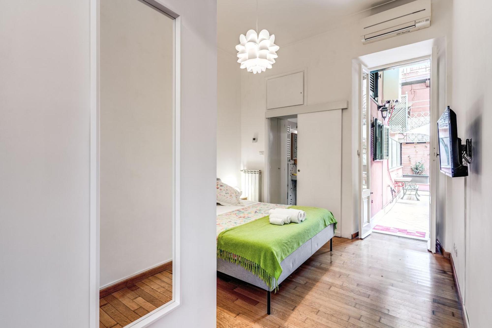 Elegant Apartment Behind The Colosseum Рим Екстериор снимка