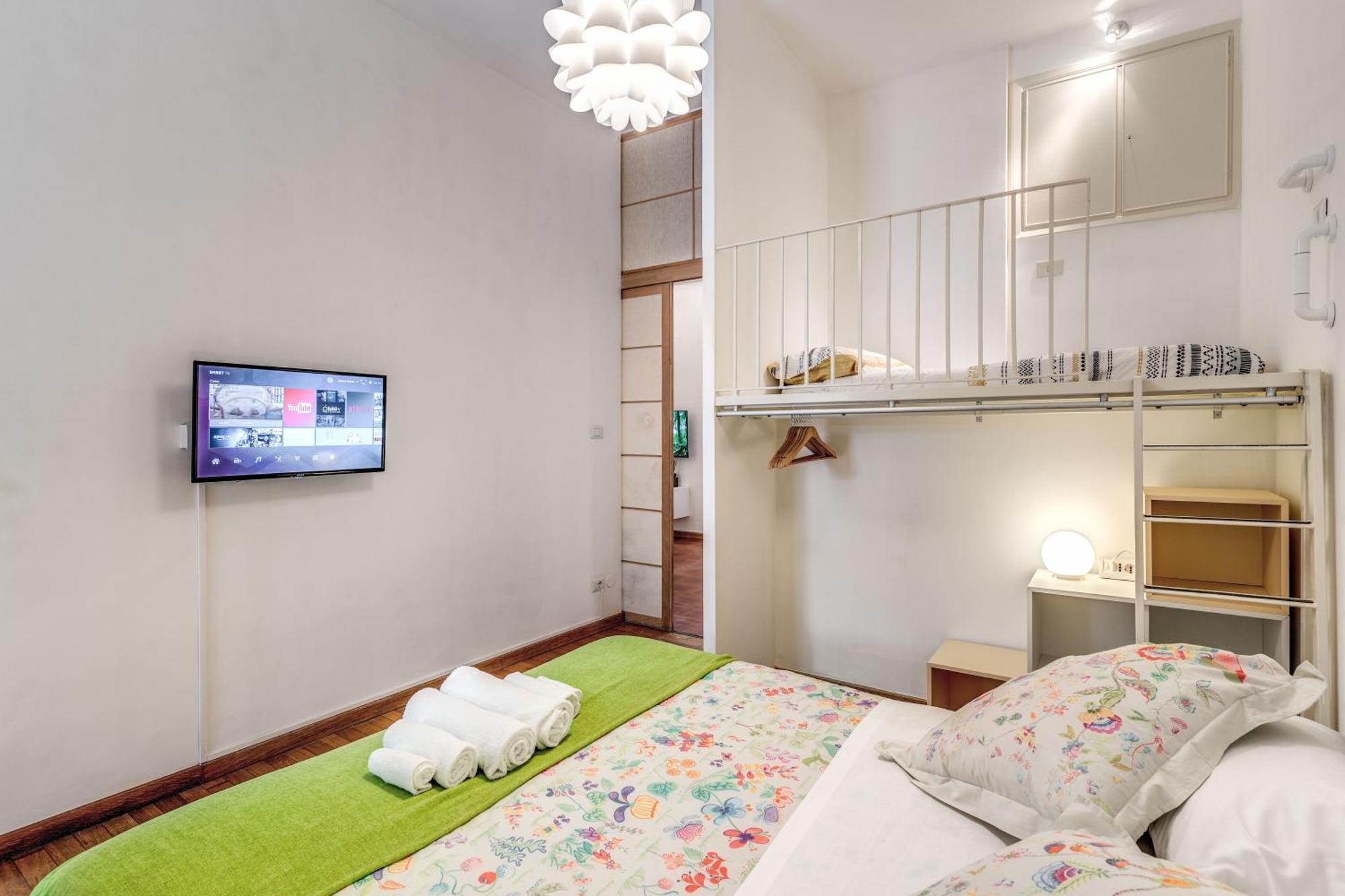Elegant Apartment Behind The Colosseum Рим Екстериор снимка