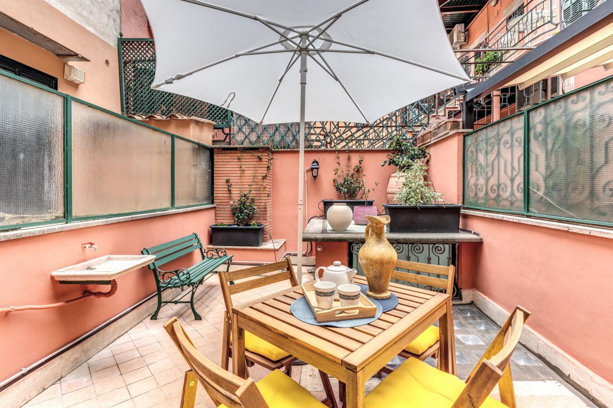 Elegant Apartment Behind The Colosseum Рим Екстериор снимка
