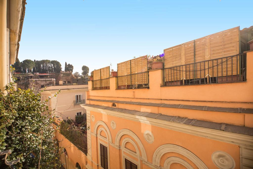 Elegant Apartment Behind The Colosseum Рим Екстериор снимка