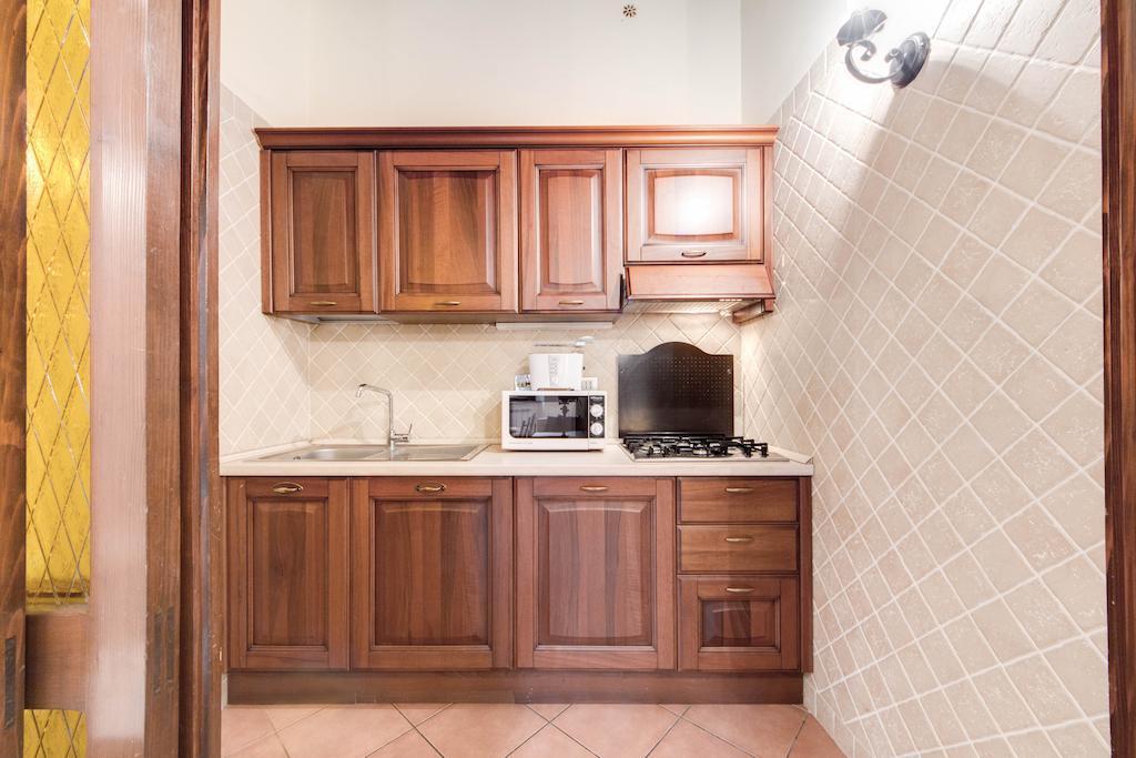 Elegant Apartment Behind The Colosseum Рим Екстериор снимка