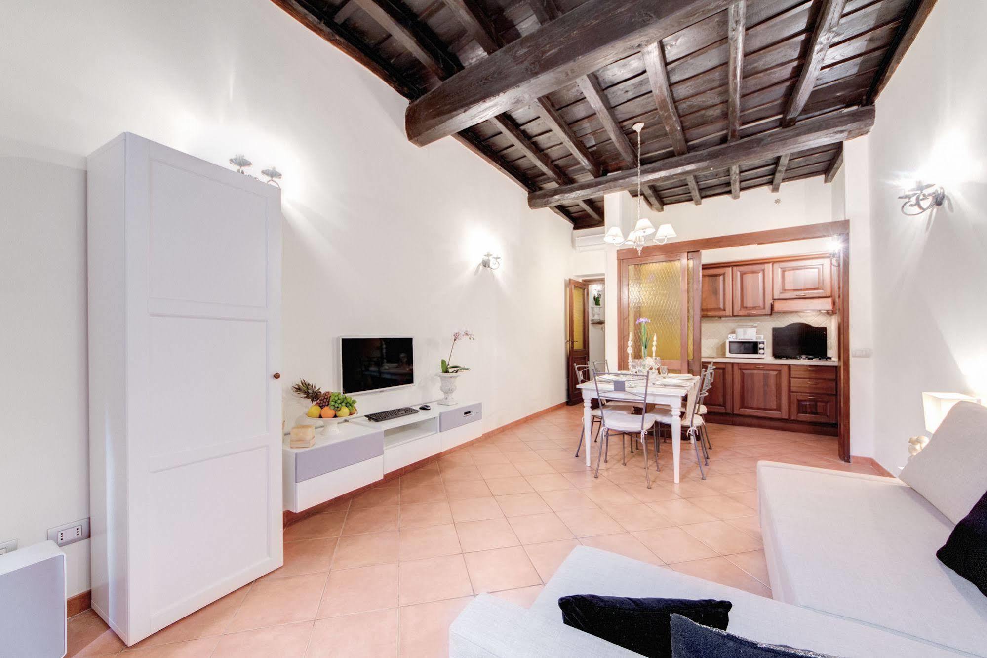 Elegant Apartment Behind The Colosseum Рим Екстериор снимка