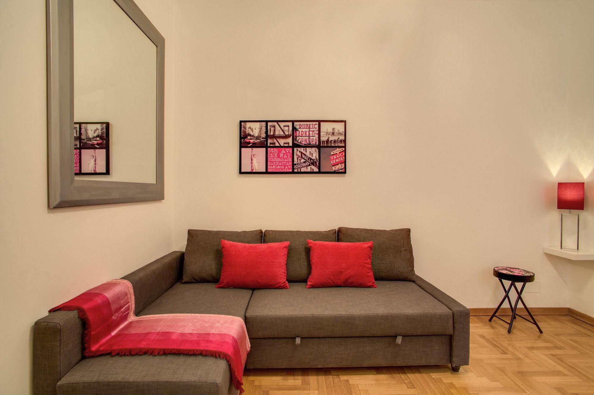 Elegant Apartment Behind The Colosseum Рим Екстериор снимка