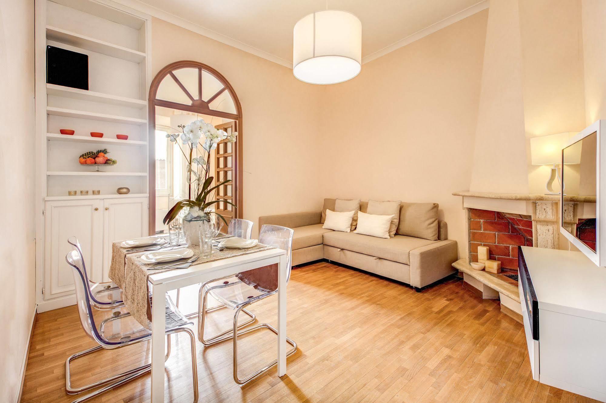 Elegant Apartment Behind The Colosseum Рим Екстериор снимка