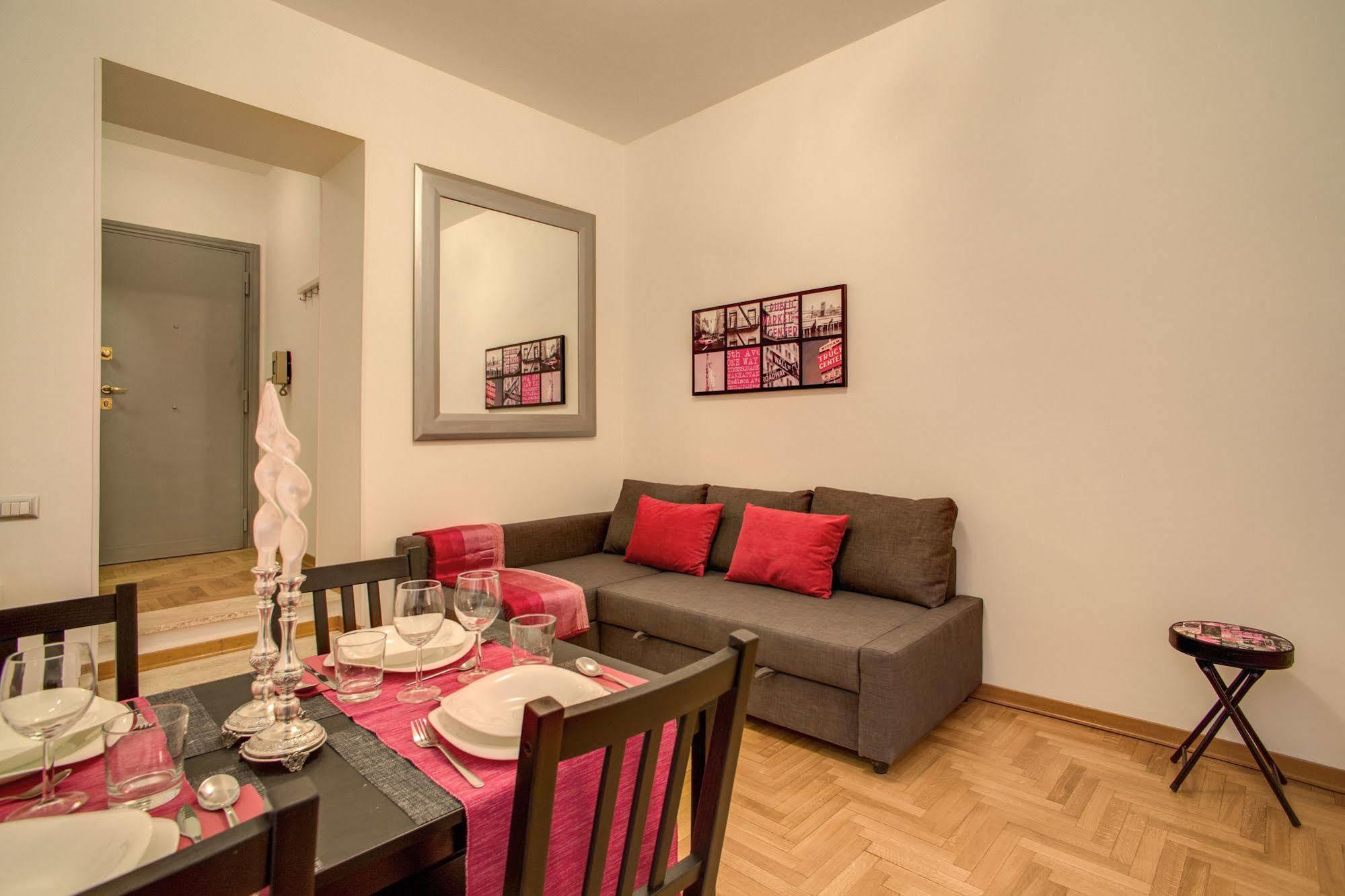 Elegant Apartment Behind The Colosseum Рим Екстериор снимка
