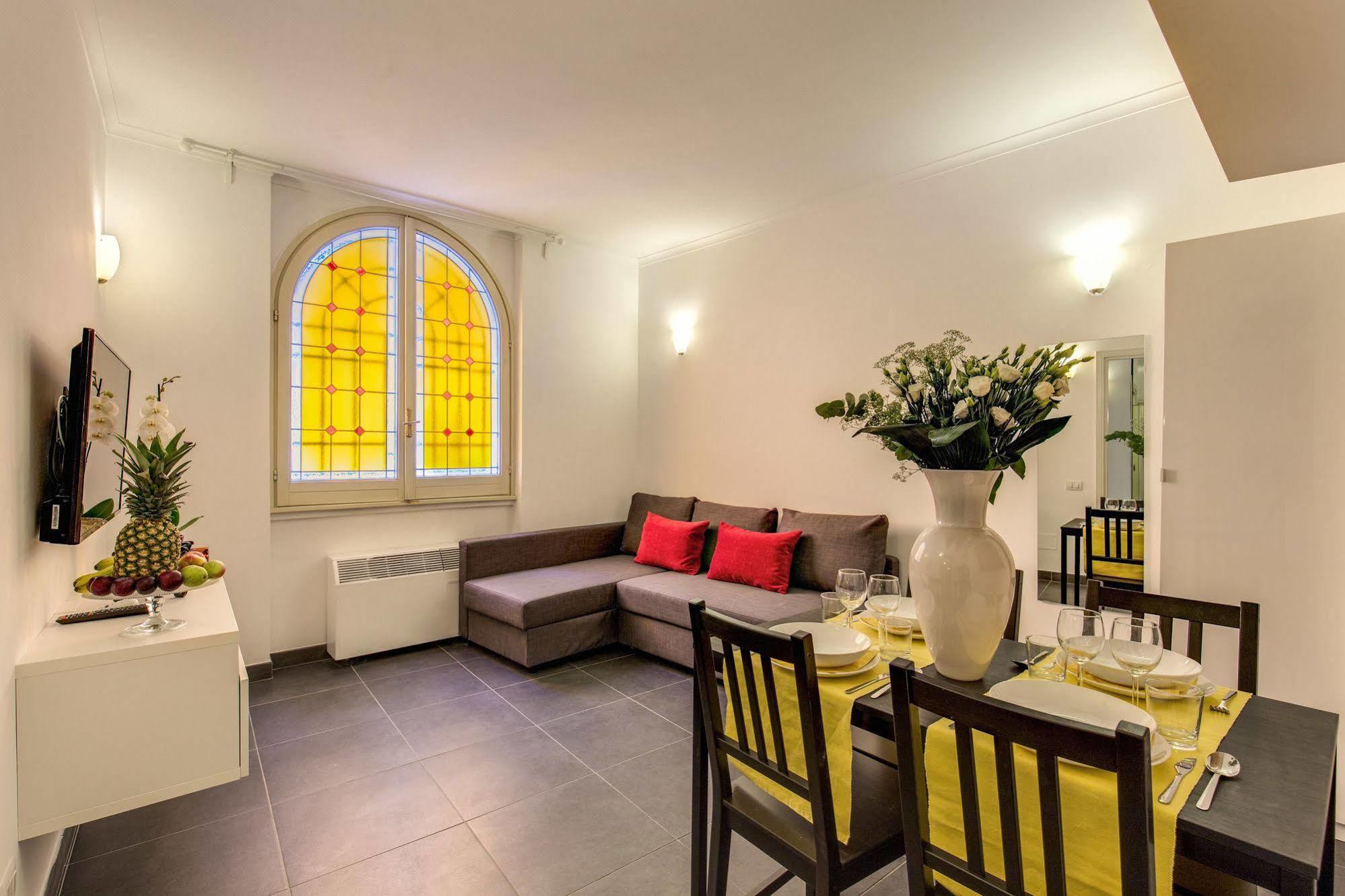 Elegant Apartment Behind The Colosseum Рим Екстериор снимка