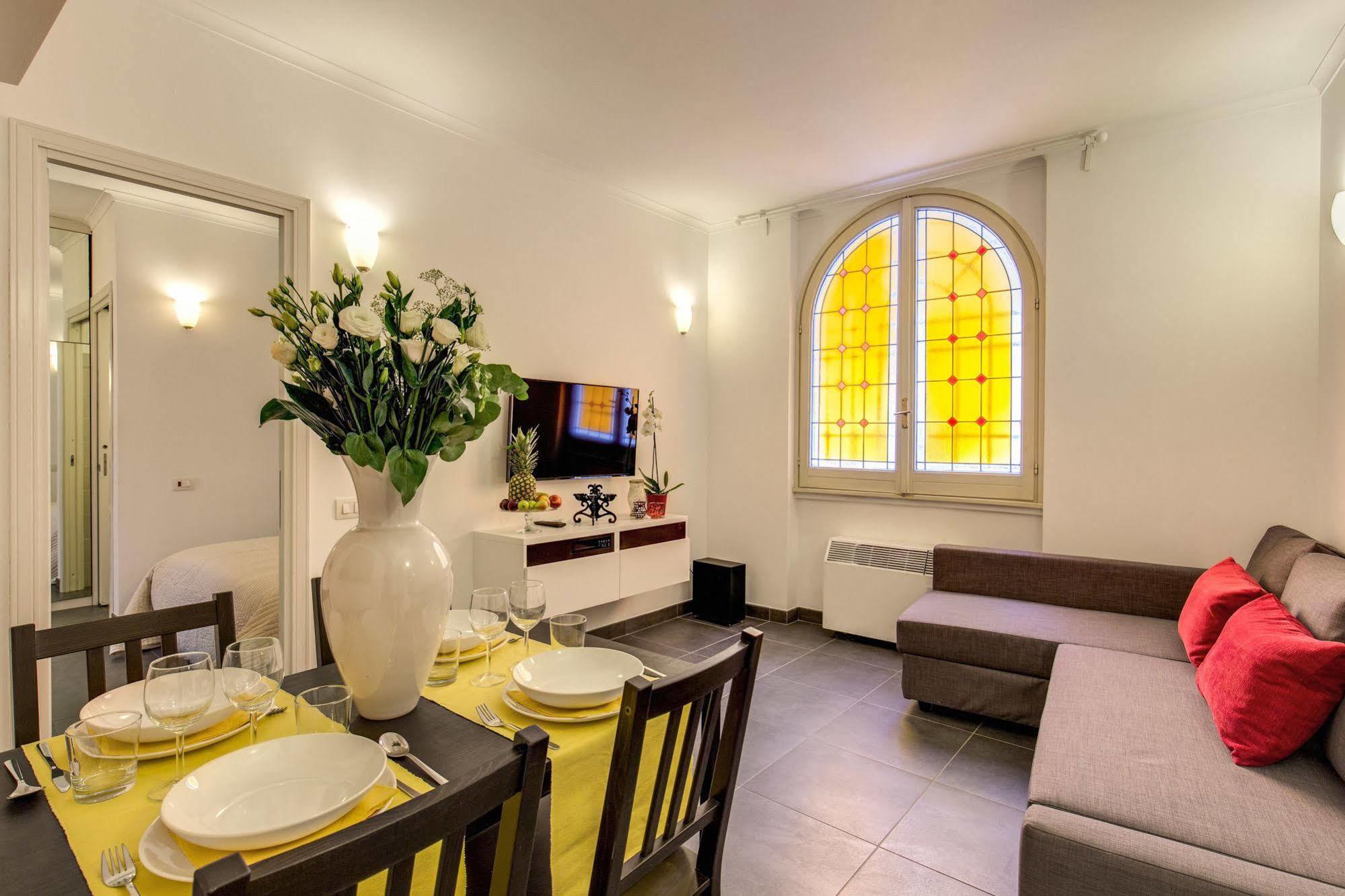 Elegant Apartment Behind The Colosseum Рим Екстериор снимка