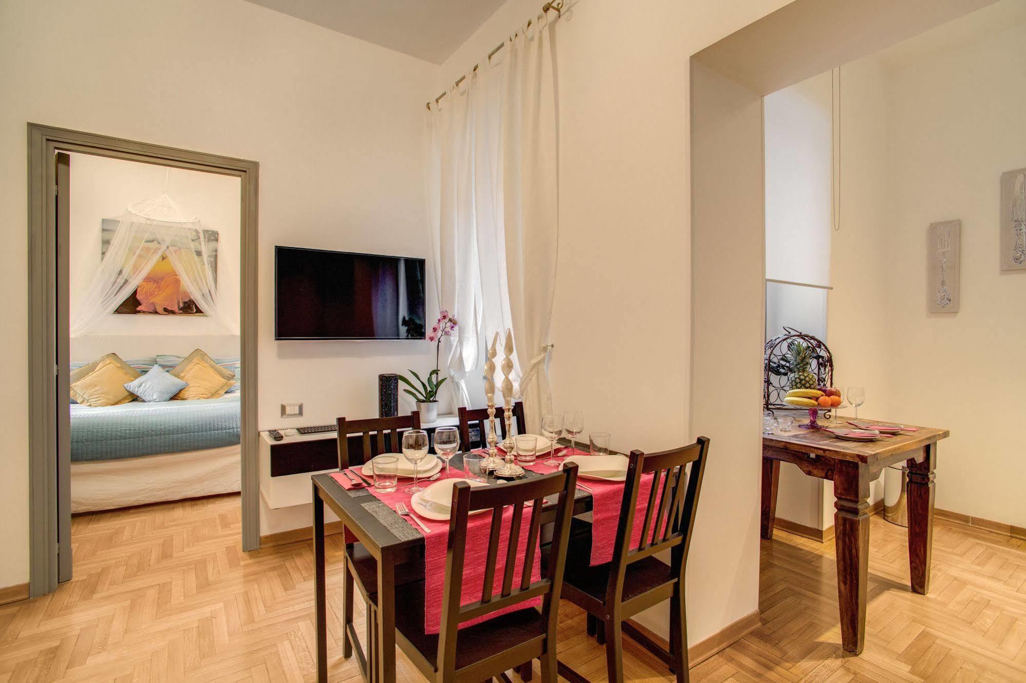 Elegant Apartment Behind The Colosseum Рим Екстериор снимка
