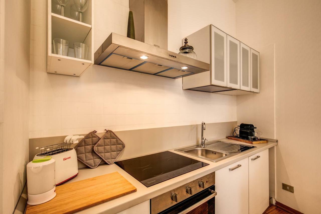 Elegant Apartment Behind The Colosseum Рим Екстериор снимка
